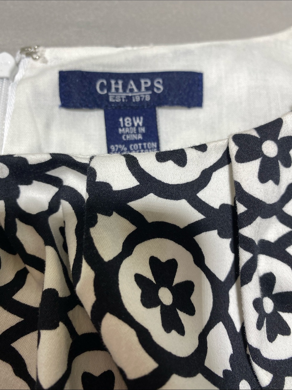 Chaps Black and White Geometric Print Dress/yellow belt - Picture 2 of 8